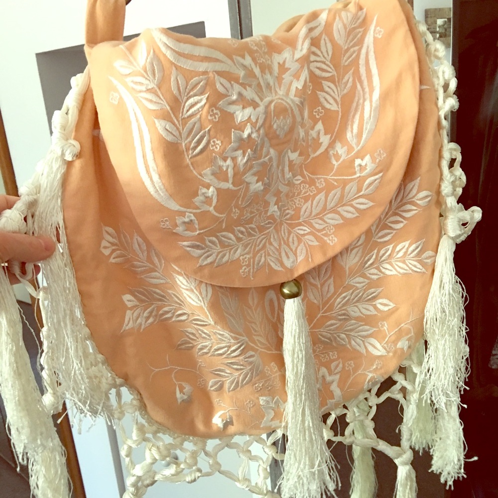 🚫SOLD🚫Aloha Fox Fringe Bag - Picture 1 of 8